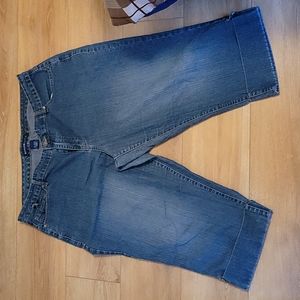 Pre-owned Avenue Jean Capris size 18